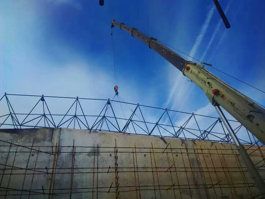 调兵山食堂网架结构工程